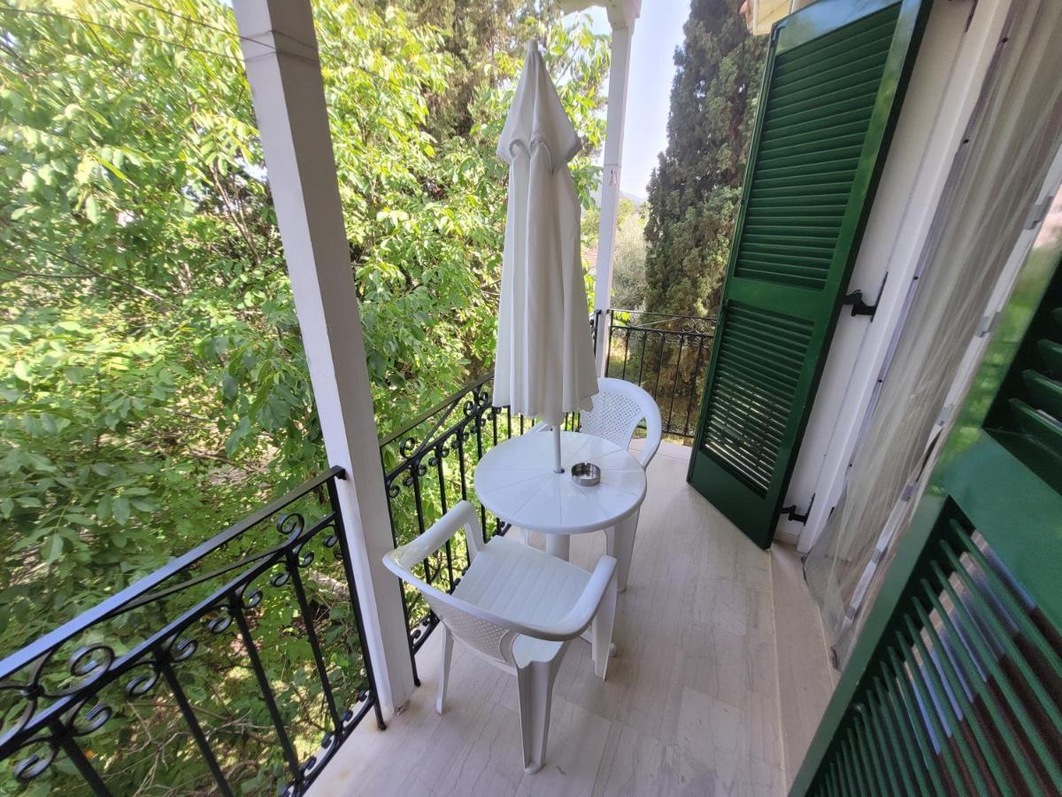 Villa Petros Nidhrion Exteriör bild